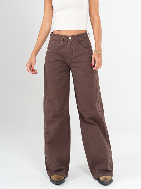 Ref: 0620040 Pantalón wide leg, rígido, tiro alto, corte en costado, tono cafe.