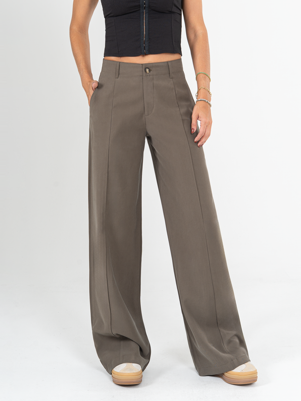 Ref: 0620088 Pantalón wide leg, tejido plano liviano, tiro alto, con cortes, tono verde.