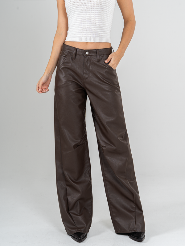 Ref: 0620131 Pantalón wide leg, rígido, tiro alto, con cortes, efecto cuero, tono cafe