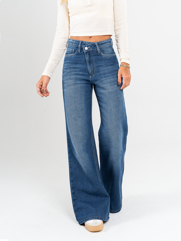 Ref: 065383 Jean palazzo, rígido, tiro alto, tono azul medio, detalle en pretina
