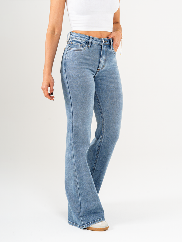 Ref: 065615 Jean flare stretch, bota ancha, tiro alto, tono azul medio claro