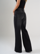 Ref: 065626 Jean Mom Flare, rígido, tiro alto,  detalle en pretina, tono gris oscuro
