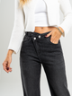 Ref: 065708 Jean mom flare, rígido, tiro alto, detalle en pretina, tono gris oscuro