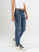 Ref: 065802 Jean Mom fit, slim cropped, stretch, tiro alto, tono azul medio