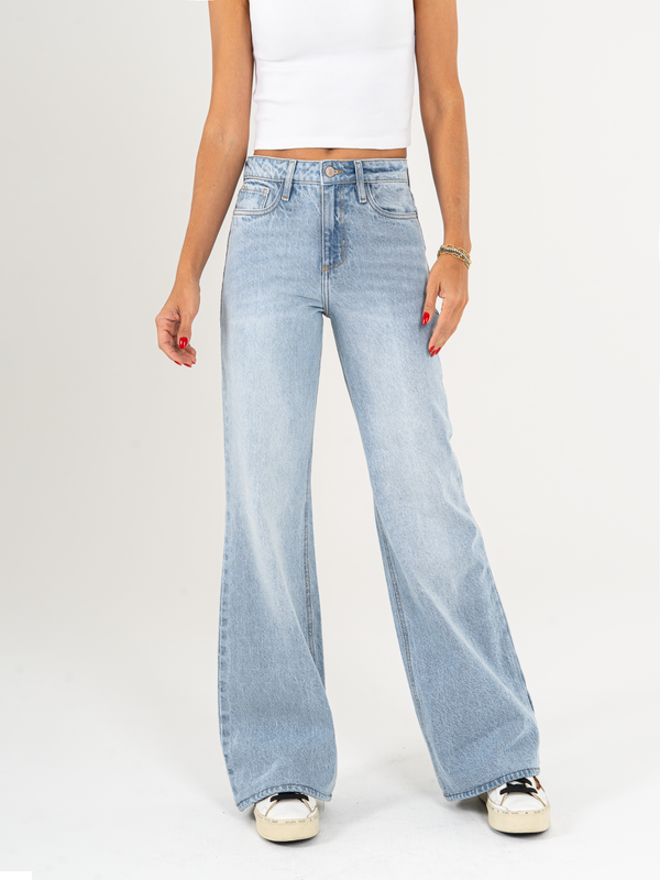 Ref: 065877 Jean mom Flare, rígido, tiro medio, tono azul claro