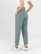 Ref: 068996 Pantalón slouchy, sin prenses, tono verde, detalle en pretina, tejido plano liviano rígido