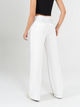 Ref: 069497 Pantalón straight leg, sin prense, tono ivory, tejido plano liviano, tiro alto, detalle en pretina