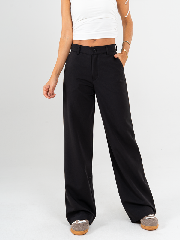 Ref: 069982 Pantalón straight leg, stretch, tono negro, tiro alto