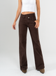 Ref: 069704 Pantalón mom flare, stretch, tiro alto,  detalle en pretina, tono cafe.
