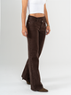 Ref: 069704 Pantalón mom flare, stretch, tiro alto,  detalle en pretina, tono cafe.