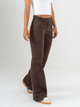 Ref: 069776 Pantalón mom flare, rígido, tiro alto, tono cafe, detalle en pretina