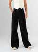 Ref: 069823 Pantalón palazzo, detalle delantero, tejido plano liviano, tiro alto, tono negro