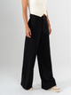 Ref: 069823 Pantalón palazzo, detalle delantero, tejido plano liviano, tiro alto, tono negro