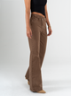 Ref: 069835 Pantalón mom Flare, rígido, tiro alto, detalle en pretina, tono café
