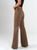 Ref: 069835 Pantalón mom Flare, rígido, tiro alto, detalle en pretina, tono café