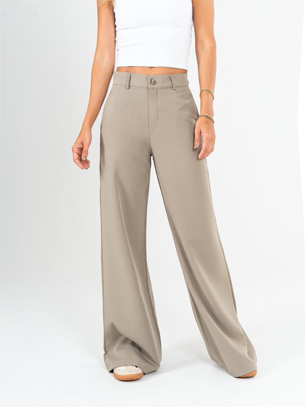 Ref: 069966 Pantalón palazzo, sin prenses, stretch, tejido plano liviano, tiro alto, tono verde.