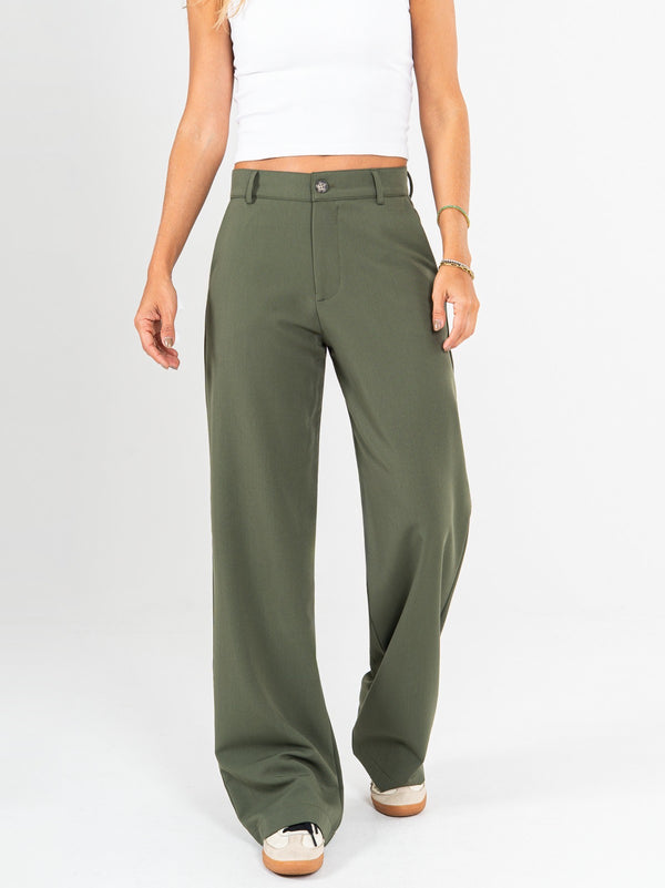 Ref: 069984 Pantalón straight leg, stretch, tono verde, tiro alto