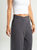 Ref: 069819 Pantalón mom flare, sobrepuesto delantero, tejido plano liviano, tiro alto, tono gris