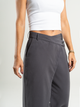 Ref: 069819 Pantalón mom flare, sobrepuesto delantero, tejido plano liviano, tiro alto, tono gris