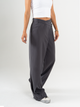 Ref: 069819 Pantalón mom flare, sobrepuesto delantero, tejido plano liviano, tiro alto, tono gris