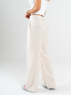 Ref: 069827 Pantalón mom flare, sin prenses, tejido plano liviano, tiro alto, detalle en pretina, tono arena