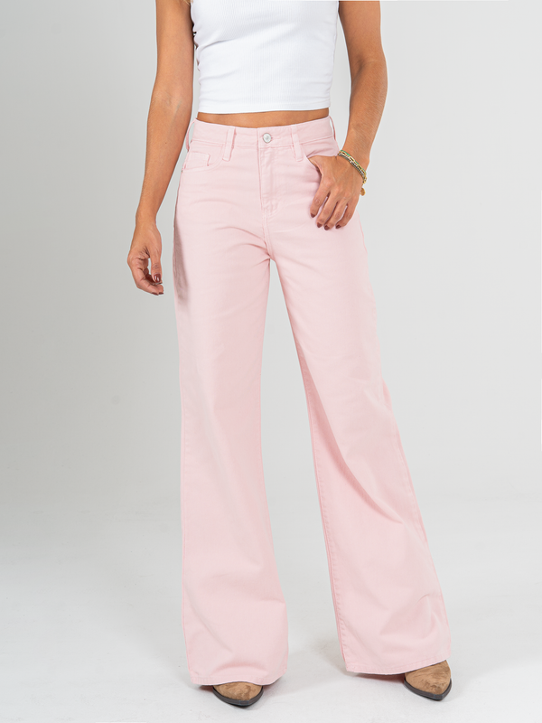 Ref: 0620050 Pantalón mom flare, rígido, tiro alto, tono rosa.